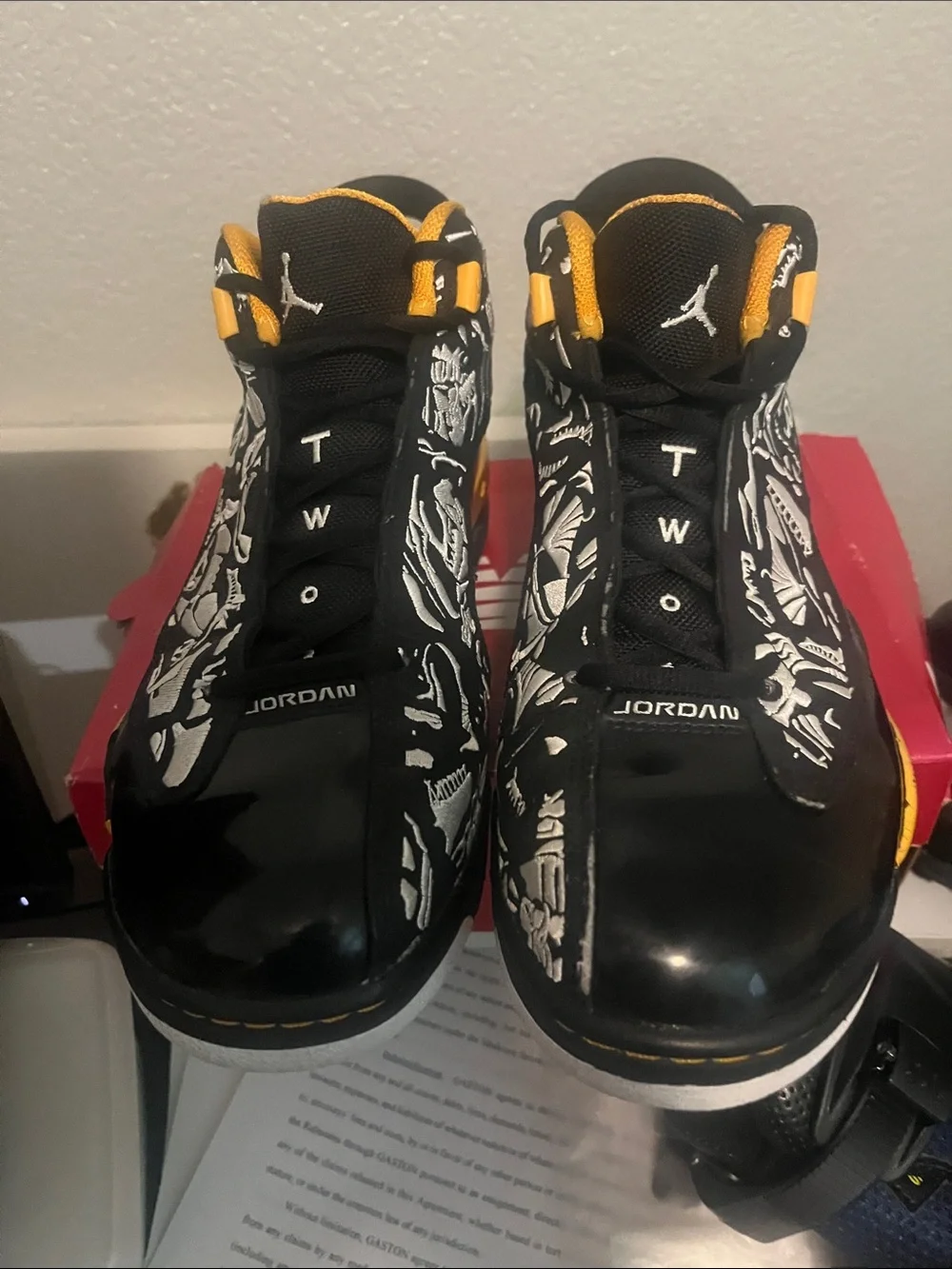 Vintage Dub Zero Jordan Men's Black and Yellow Athletic Shoes